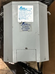 Transformador de energía eléctrica Acme T-2-53517-3S 15kva 1Ph PRI 240x480V SEC 120/240V - Imagen 1 de 6
