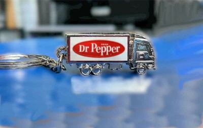 Dr. Pepper Truck Llavero Metal Llavero Doctor Soda Pop Drink Foto 1 de 4