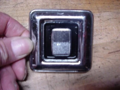 Chrysler, Dodge Charger, Challenger, Plymouth Cuda concave power window switch Foto 1 de 3