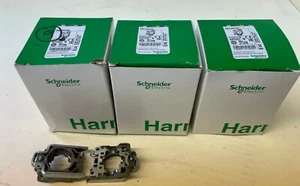 Lot of 32- Schneider ZB4-BZ009 Push Button Contact Mount - Foto 1 di 4