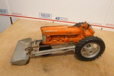 Hubley vintage años 60 ¡BONITO! TRACTOR AGRÍCOLA NARANJA CON CUCHARÓN (NECESITA REPARACIÓN) Foto 1 de 4