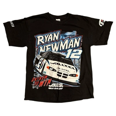 Camiseta gráfica Ryan Newman AOP Alltel Dodge con licencia NASCAR Penske Racing para hombre L Foto 1 de 3