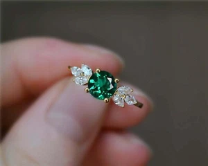 Anillo de compromiso esmeralda verde simulado corte redondo de 2,00 quilates acabado oro amarillo 14 K - Imagen 1 de 7