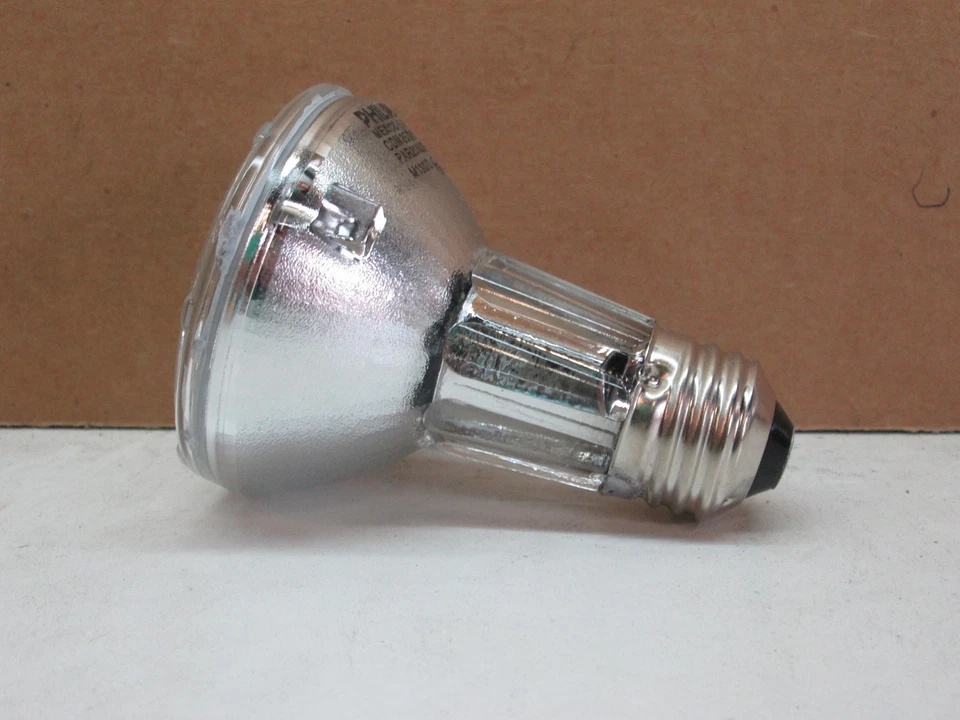 Philips Mastercolor CDM35/PAR20/M/SP 35 Watt Par 20 Spot Metal Hallide Bulb - Image 1 of 3