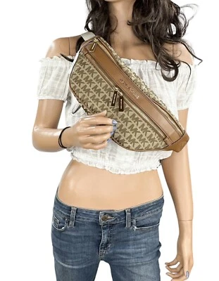PACK BANDOLERA MICHAEL KOR KENLY CINTURA MEDIANA MK BEIGE MARRÓN  Foto 1 de 4