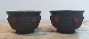 2 SMALL STUDIO POTTERY BOWLS - HEARTS ON SIDES - DIPS, TRINKETS - Picture 1 of 5