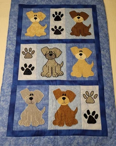 NEW HANDMADE BABY BOY GIRL CRIB QUILT THROW PUPPIES DOGS BLUE PAW PRINTS - Imagen 1 de 5