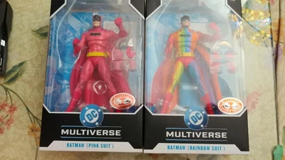 McFarlane DC Multiverse BATMAN TRAJE ARCO IRIS Y TRAJE ROSA Rojo Platino PERSECUCIÓN 🔥 Foto 1 de 4