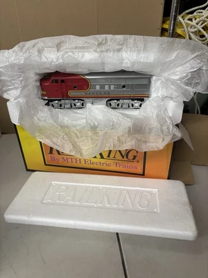 Model Train Santa Fe F-3 A Unit Diesel Locomotive #16 In Box - Image 1 of 4