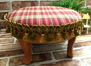ROUND FOOTSTOOL ENGLISH COUNTRY COTTON PLAID WITH MAPLE WOOD BASE & TASSLE TRIM - Picture 1 of 18