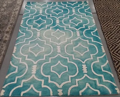TURQUOISE / IVORY 4'-0" x 6'-0" Flaw in Rug, Reduced Price 1172790312 DDY538D-4 - Image 1 of 4