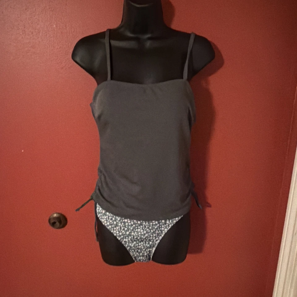 Conjunto de Bikini Talla M Verde Oliva y Blanco Palmeras 2 Piezas Traje de Baño Foto 1 de 4