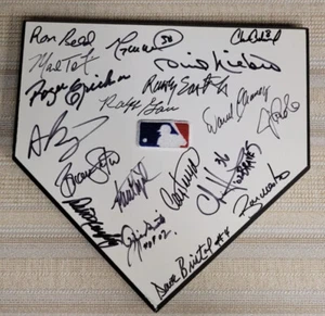 Multisignierte MLB Replika Home Plate 19 Autogramme - Ozzie Smith, Dale Murphy, etc - Bild 1 von 11