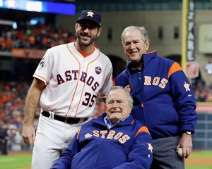 8x10 Photo JUSTIN VERLANDER, PRESIDENT GEORGE HW BUSH & W BUSH Houston Astros - Picture 1 of 1