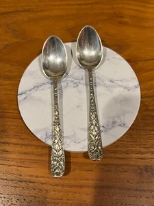 Cuchara de azúcar ornamentada floral de plata de ley vintage 13 gramos cada una - Imagen 1 de 6