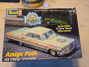 Revell Amigo Pack 1963 Chevy Impala Lowrider 1/25 Kit + 1/64 Coche Sellado - Imagen 1 de 6