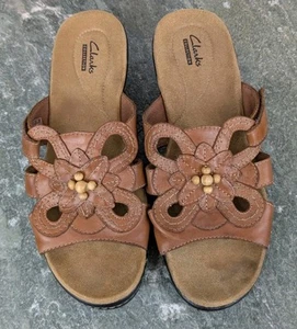Clarks Women's Lexi Sandal 8 1/2 Brown Leather Wedge Comfort Slide Floral Beaded - Picture 1 of 12