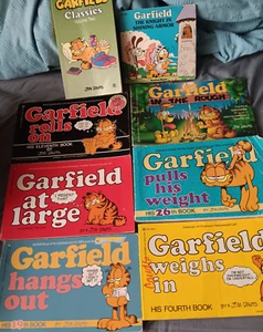 Lot of 8 vintage GARFIELD COMIC STRIP BOOKS Jim Davis - Foto 1 di 1