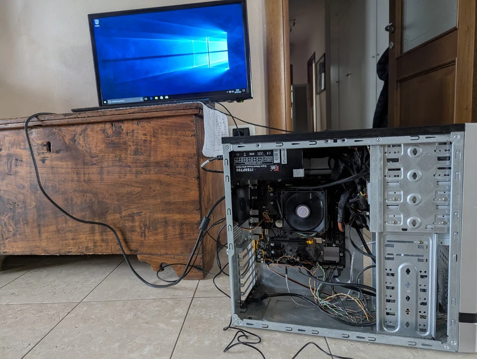 PC Ryzen 5 16gb RAM 256gb SSD E Vari Letteri - Immagine 1 di 4