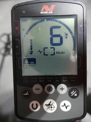 Detector de metales impermeable submarino Minelab Equinox 600 Multi-IQ Foto 1 de 4