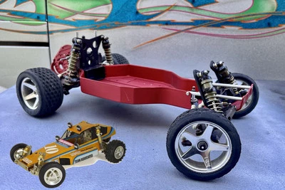 Team Associated RC10 RC 1:10 Assembled Chassis Roller #6010 Powder Coated Red - Image 1 of 4