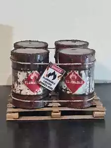 Diorama realistico - tamburi ad olio in pallet di legno - scala 1/18 - Foto 1 di 6