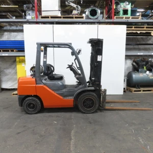 Toyota 8FGU30 6000LB Pneumatic Forklift LP Gas Forklift 187" Lift 5" x 60" Forks - Picture 1 of 23