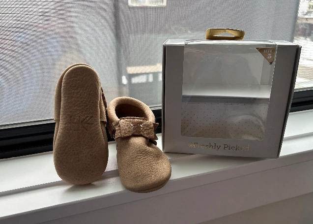 Brand New Freshly Picked Bow Moccasin  Weathered Brown Size 5 - NEW IN BOX - Image 1 of 1