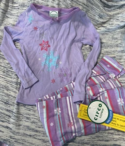 NWT Girls CIRCO Sz 4 Cotton Pajamas  2pc LAVENDER PASTEL SPARKLY SNOWFLAKES - Picture 1 of 3