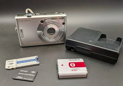 Sony Cybershot Digital Camera | Model DSC-W30 | 6.0MP | TESTED, Manual, Cables - Image 1 of 4