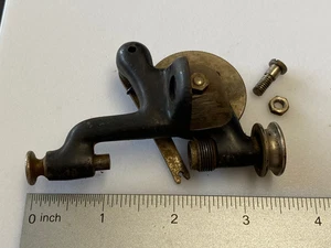 Pieza de máquina de coser Singer 127 vintage (1920) - bobinadora - Imagen 1 de 2