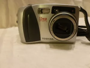 FOTOCAMERA DIGITALE TOSHIBA PDR-M65 SCHEDA 3,3 MEGAPIXEL 3,3 V punta e scatta $329 - Foto 1 di 8