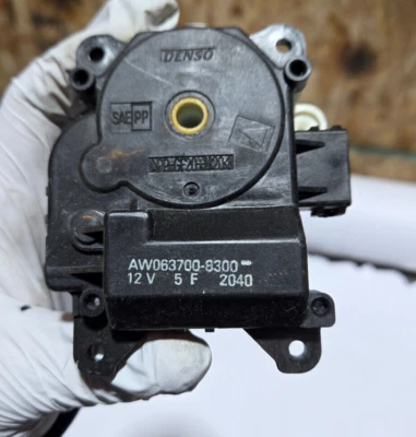 03-06 HONDA ELEMENT EX AWD CLIMATE TEMPERATURE BLEND DOOR ACTUATOR AW063700-8300 - Image 1 of 4