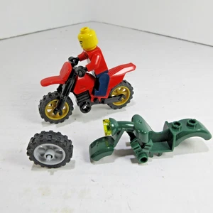 Lego Jurassic World Minifigur rot Motorrad mit Fahrer - Bild 1 von 3