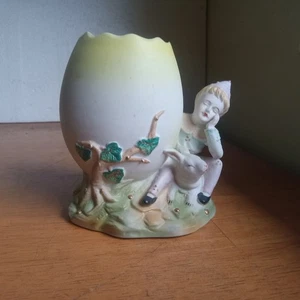 Jarrón huevo porcelana bisque paulus hecho en japón años 40 elfo sentado en conejo - Imagen 1 de 9