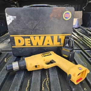 DEWALT DW944 9.6V DC VERSA-EMBRAGUE INALÁMBRICO 3/8" Taladro Caja Acero NO FUNCIONA - Imagen 1 de 6
