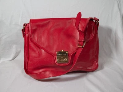 Cartera de hombro Trina Turk (cierre a presión magnético de latón y correa de cuero) Foto 1 de 4