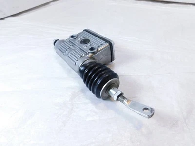 Depósito cilindro maestro freno trasero derecho Harley Davidson Sportster 883 y 1200 Foto 1 de 4