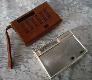 AMC Transistor RADIO Vintage Estuche de Cuero Modelo Japón TR-83 ENVÍO GRATUITO - Imagen 1 de 1
