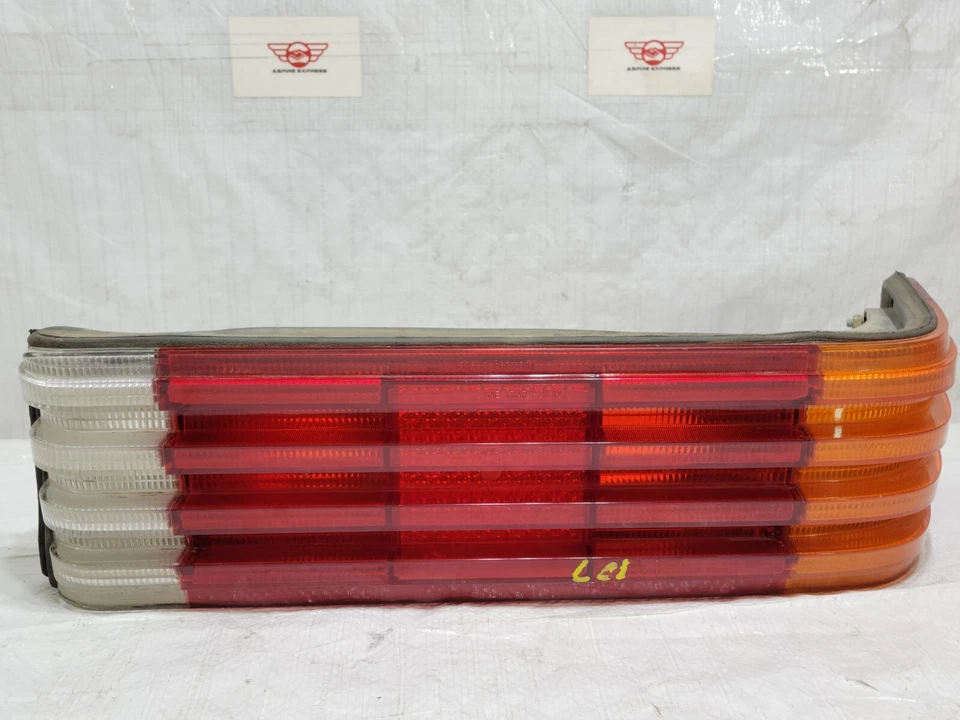 Luz trasera derecha lente OEM 1078202866 72-89 MERCEDES 380SL 450SL Foto 1 de 4