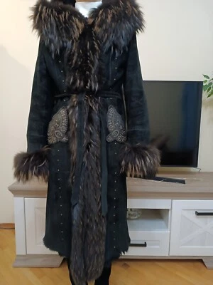 Casaco de pele shearling bordado preto exclusivo Toscana Stella Rossa com guaxinim - Imagem 1 de 4