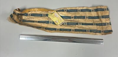 Chevy El Camino 1978-1987 LH parte inferior del frente de la moldura de apertura de rueda NOS S98 Foto 1 de 4