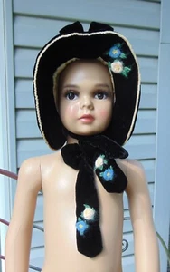 VTG 1930/40s Baby/Toddler Black Silk Velvet Bonnet Mohair Crewel Flowers - Picture 1 of 11