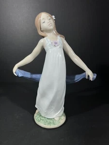 Retired LLADRO Porcelain Figurine "Gentle Breeze" #8363 WITH BOX- CHIPPED - READ - Picture 1 of 9