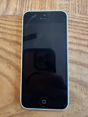 Apple iPhone 5c Model A1532 White FOR PARTS ONLY Will Not Power On - Image 1 of 4