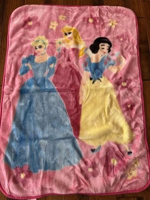 Manta Rosa Princesa Disney Cenicienta Bella Durmiente Blancanieves 43x30  Foto 1 de 3