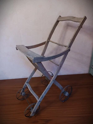 Chaise de Poupée ancienne Pliante sur roues - Photo 1/4