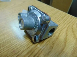 HARPER - WYMAN NATURAL GAS PRESSURE REGULATOR 1/2 3.5 - Picture 1 of 9