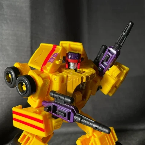 Transformers Legacy Dragstrip Complete Deluxe Generations Cover