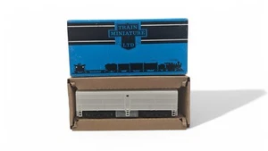 HO scale 1150 Alco FB-1 Diesel (Dmy) Locomotive Undecorated Southern Pacific - Picture 1 of 18